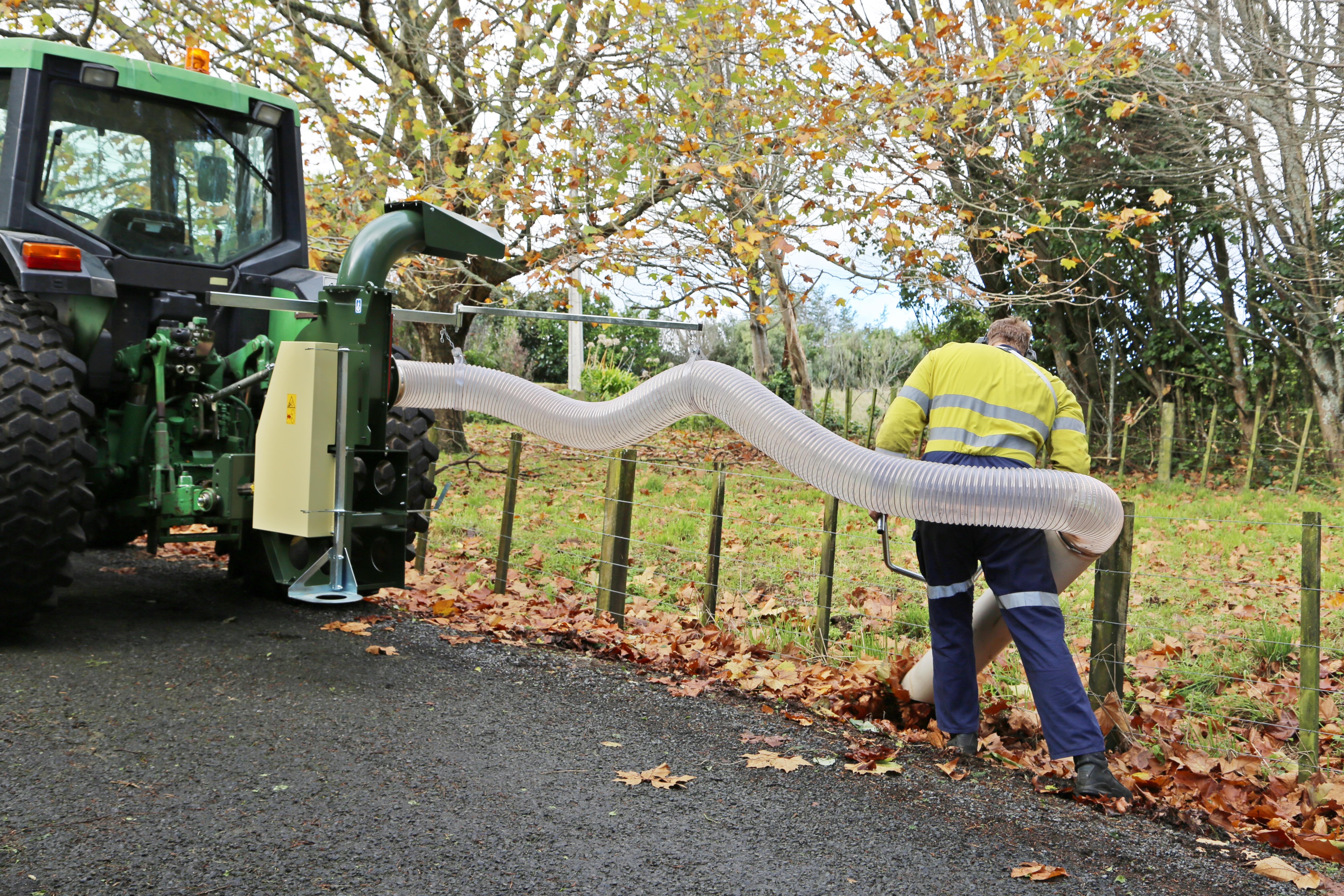 Pto driven store leaf vacuum